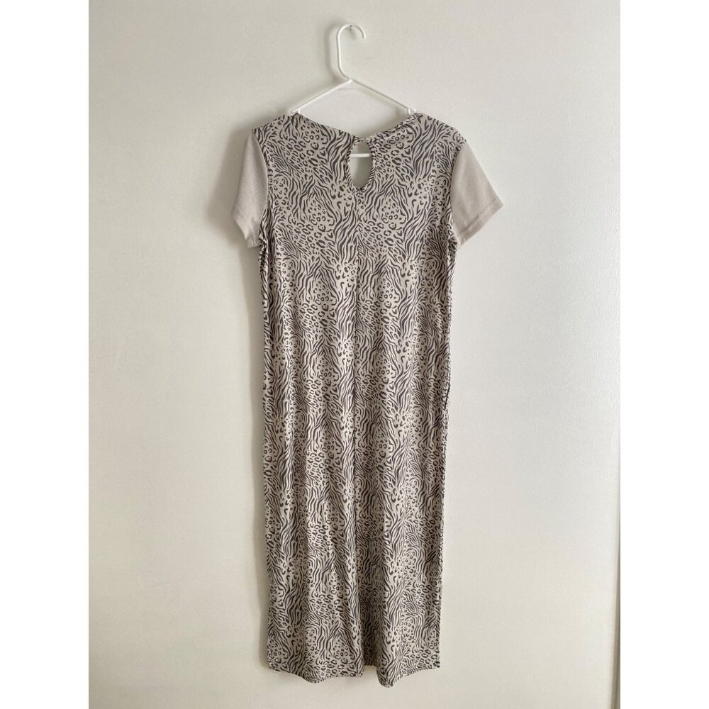 Muk Luks Women’s Zebra Print Midi Dress Size XS With Short Sleeves & Keyhole - Picture 3 of 8